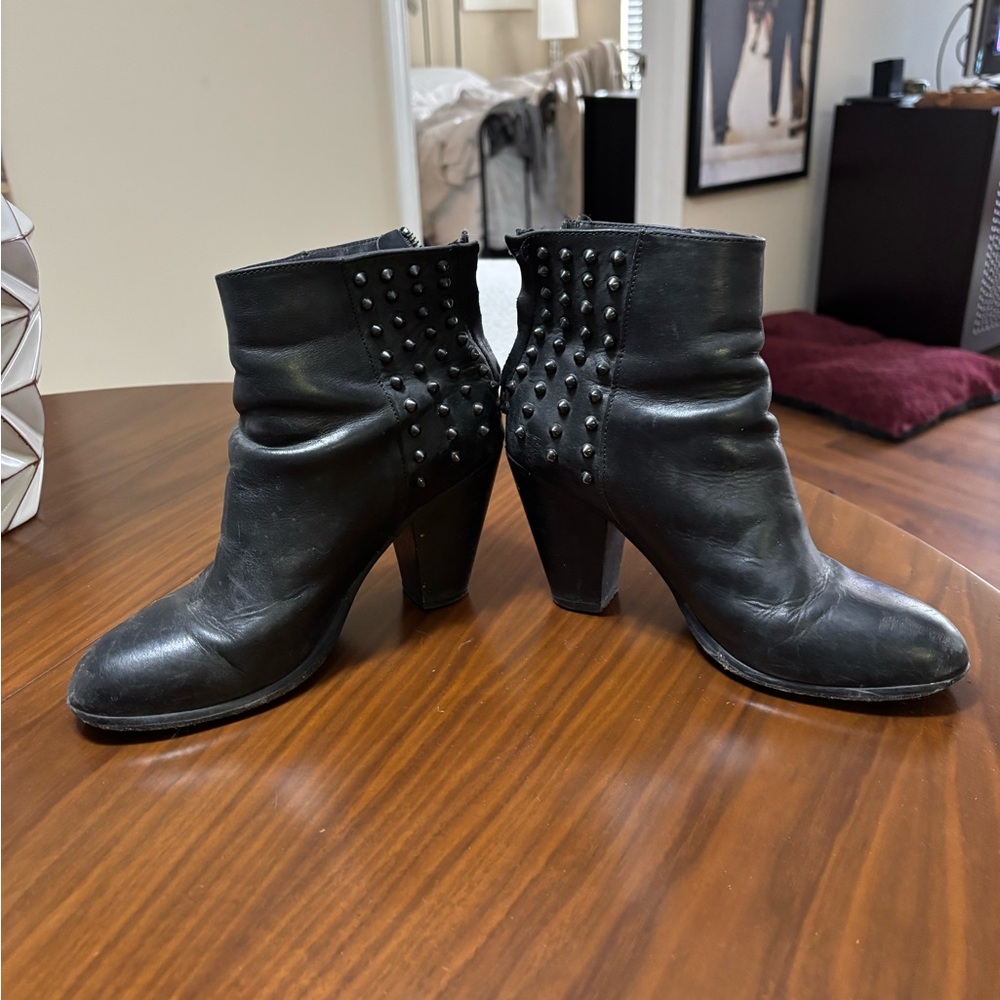 Steve Madden black bootie